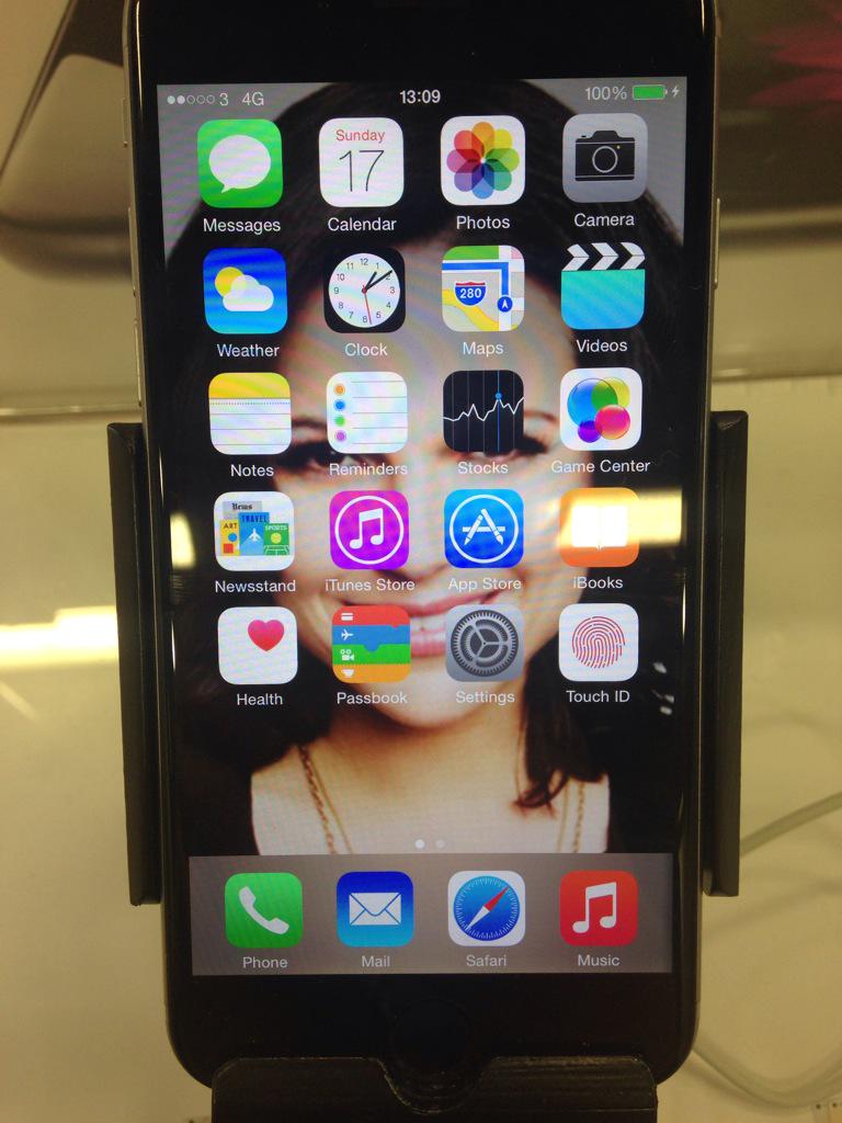 beckyclarelewis's tweet photo. I may have just changed the wallpapers on a couple of phones in the shop to @LanaParrilla &amp; Helena Bonham Carter... http://t.co/wHB56BSCqK