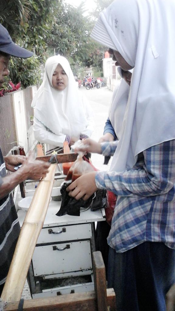 wilda3333's tweet photo. Lg beli baso http://t.co/Gn8iyemtlo