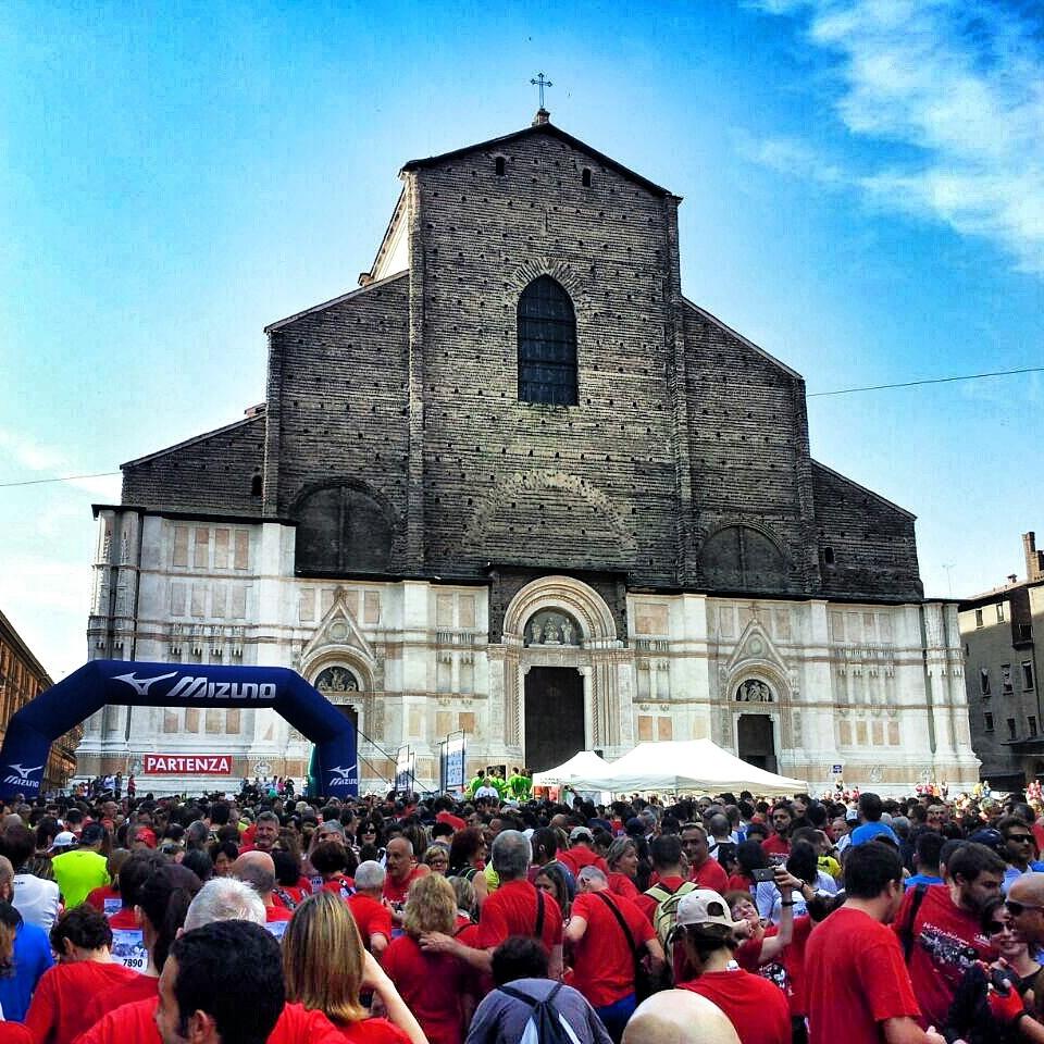 lucadaimola's tweet photo. #strabologna #Bulagna io ti amo #iocorroqui #irunhere http://t.co/XYzcixUrHb