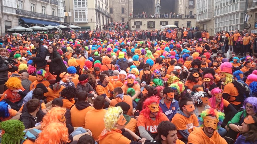 Heute sind wir auch mit #ResistGasteiz hoch die internationale Solidarität! @GasteizHarresia <a href="/LibreEH/">Libre</a> <a href="/jungewelt/">junge Welt</a>