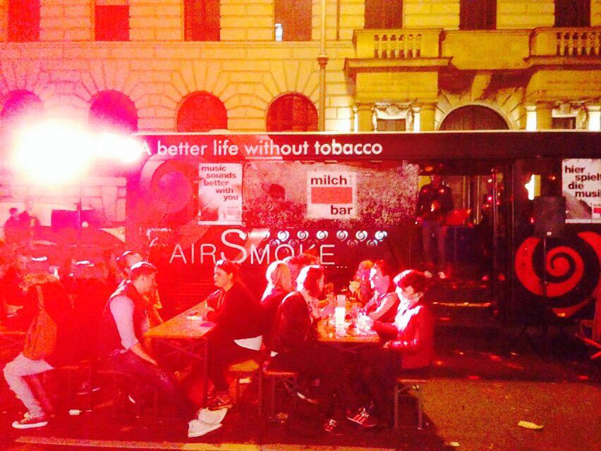 MilchBleibtRot's tweet photo. Der Milch Bar Bus am Start auf dem #streetlife #festival #münchen http://t.co/HzV7e9iKMn
