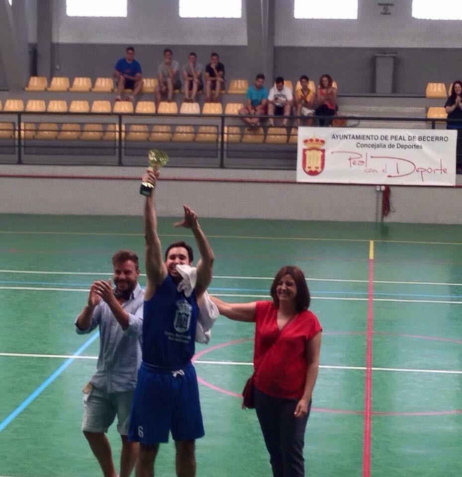 pealdebecerro's tweet photo. Enhorabuena al @cb_peal por su campeonato provincial de baloncesto, muy grandes! http://t.co/VJD6JIXYyn