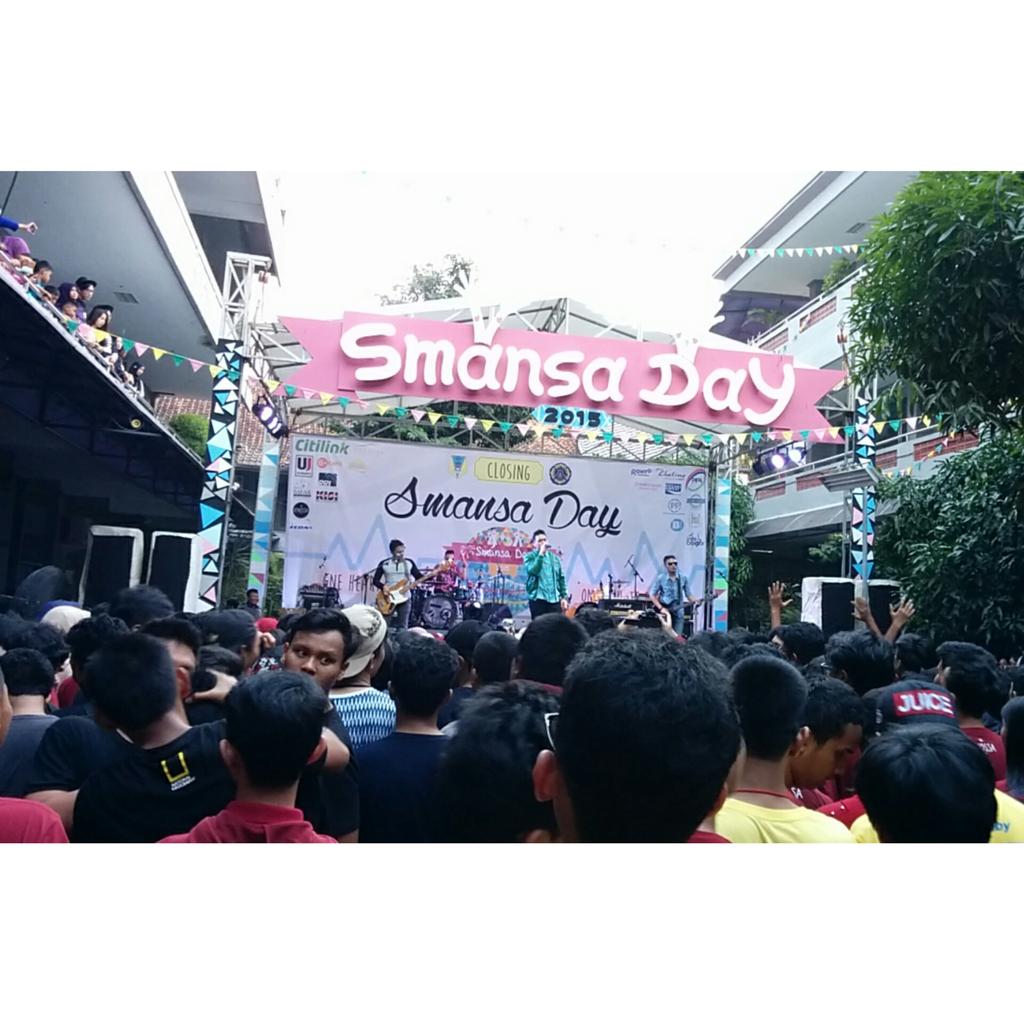 mikha_six's tweet photo. Selamat buat @SMANSADAY2015 acaranya sukses beraatt, euforianya pecahh! http://t.co/PrCKXdxMfr
