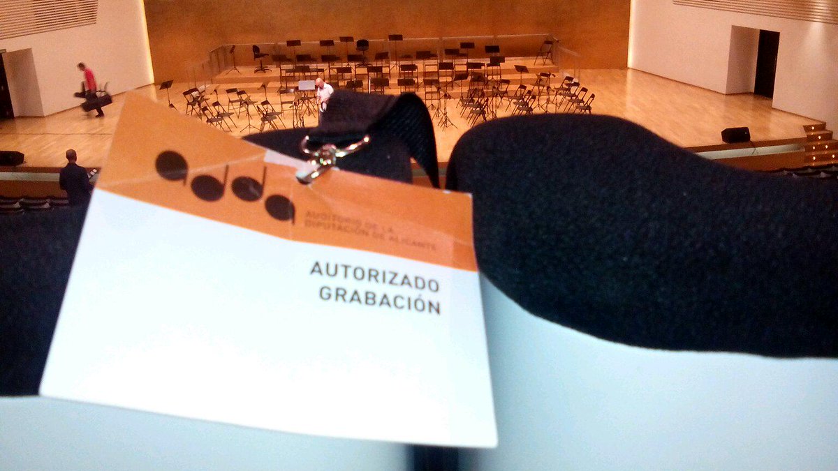 LiveMusicVcia's tweet photo. Hoy grabamos con la Banda Sinfónica de Alicante, @TERESALBERO , @paulalueje y Cynthia Moleon! Grandes! http://t.co/DvBdV1MtmK