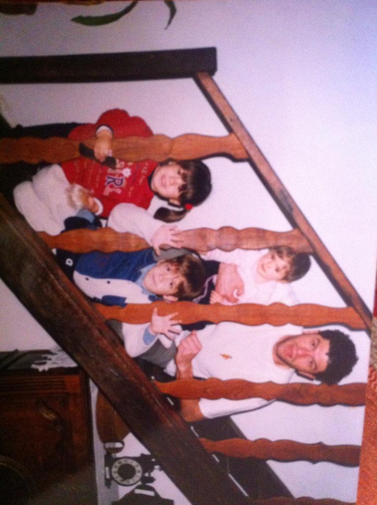 saraaferreirat's tweet photo. @aplusfr feliz cumple primo!!!! Te quiero muchooo💘💞💥🎈 http://t.co/oIG7kwa1DV