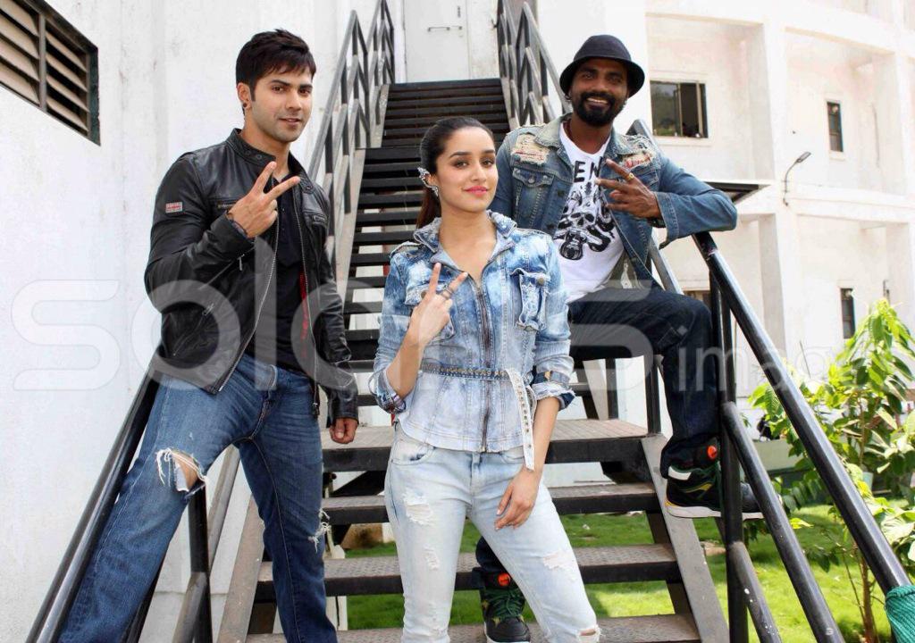 VarunsTeam's tweet photo. [Pic Set] @Varun_dvn @ShraddhaKapoor #Remo For ABCD 2 Promotions At Nach Baliye (3) http://t.co/zwcmBT5po7