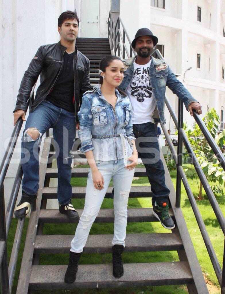 VarunsTeam's tweet photo. [Pic Set] @Varun_dvn @ShraddhaKapoor #Remo For ABCD 2 Promotions At Nach Baliye (3) http://t.co/zwcmBT5po7