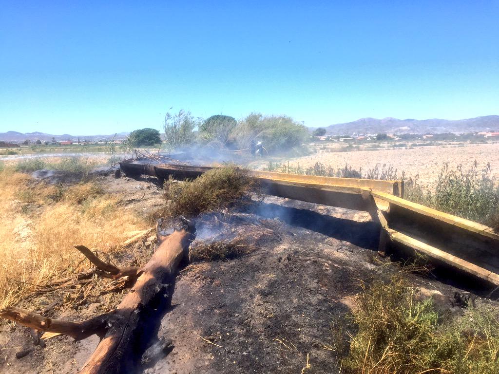 112PtoLumbreras's tweet photo. 13:21 Salida por Incendio Cañas/Matorral, zona Canela Fina 33V.I.R.02 y 33V.I.R.03 con personal de guardia. http://t.co/c3NIHfHKnW