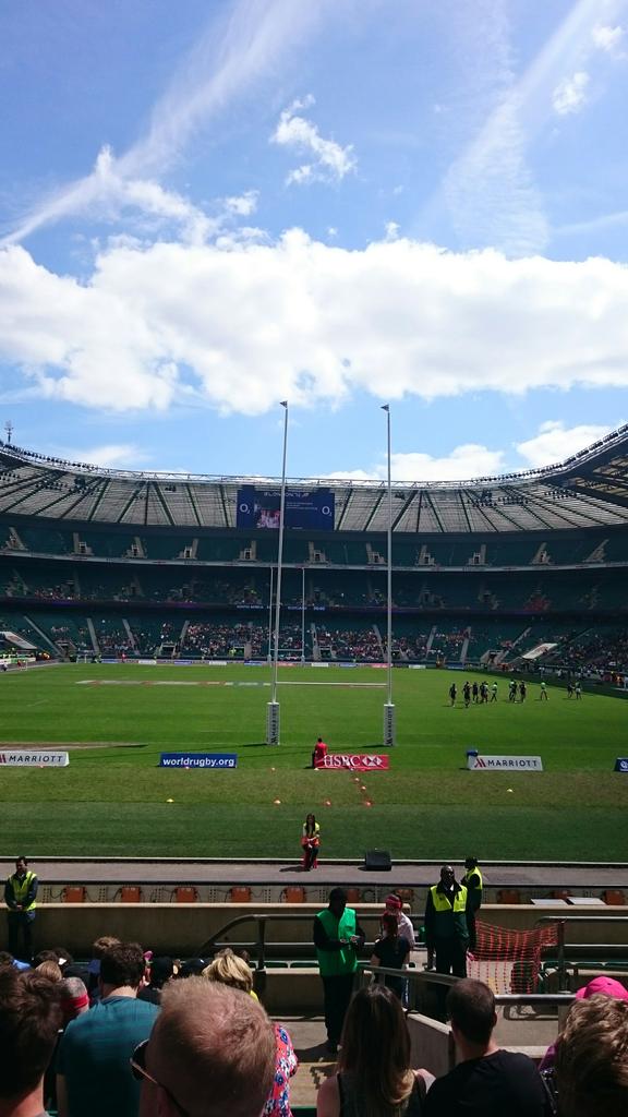 Janey_lm's tweet photo. Amazing weekend at #rugbys7... Out of this world #avatars #rugby #Twickenham #sunshine http://t.co/KVRdSPTOa4