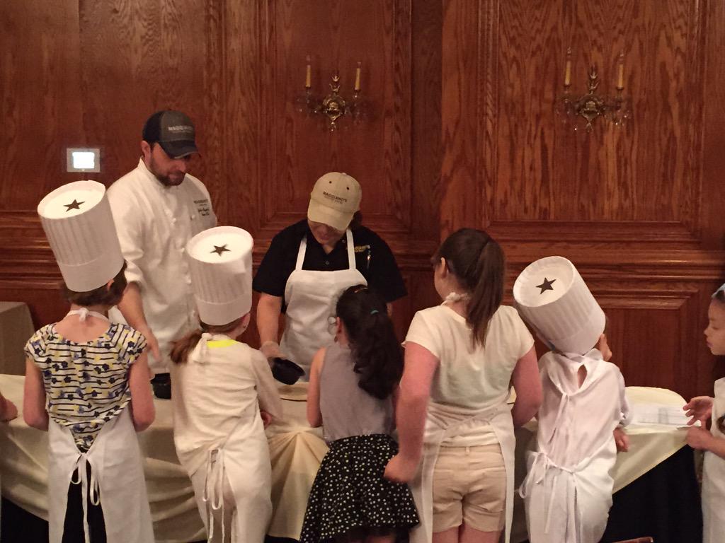 dburgert12's tweet photo. Make A Wish cooking community involvement!@Masiosare1 @Maggianos http://t.co/KLSMbKkWmO