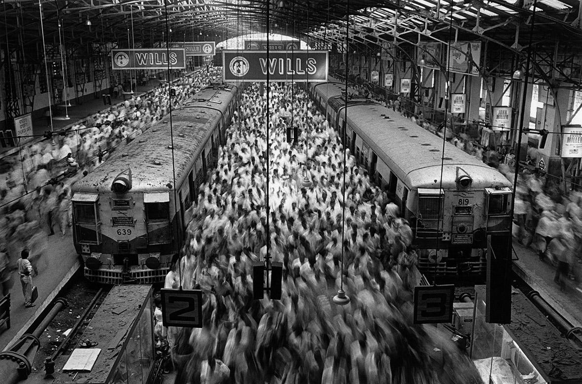 Historic_India's tweet photo. Church Gate Station, Bombay(Now Mumbai), 1995 http://t.co/fbjiwbVHea