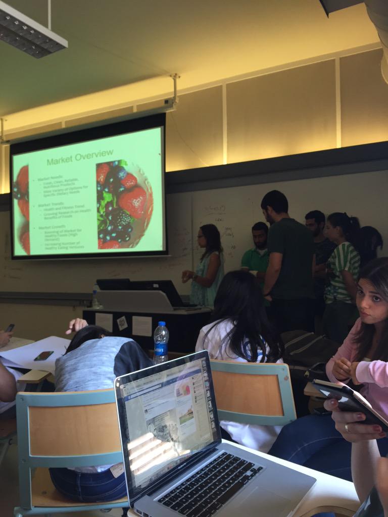 Nohaeissa2Emam's tweet photo. Ohhh myy greeeensss presenting !!! #ENTR4102 #entre413 @AUC_MFA @AUC_Business http://t.co/JJ5Hb8nzN7