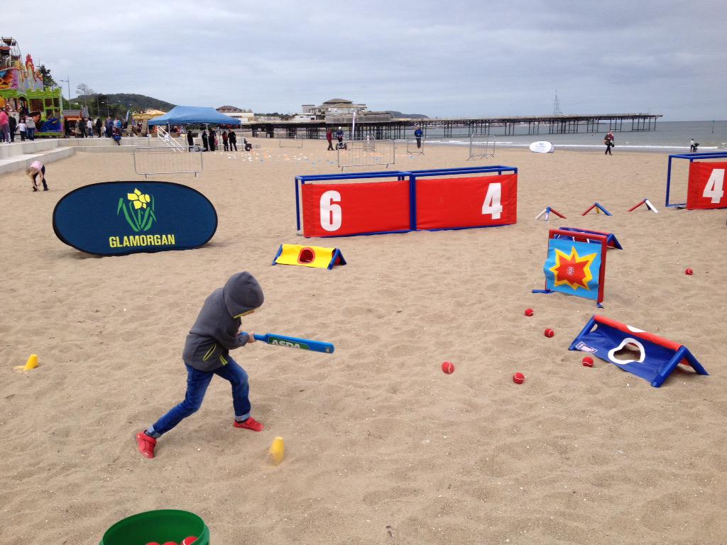 edward_smart's tweet photo. @GlamCricket big hitting!! #promxtra15 http://t.co/0rAZ1b074l