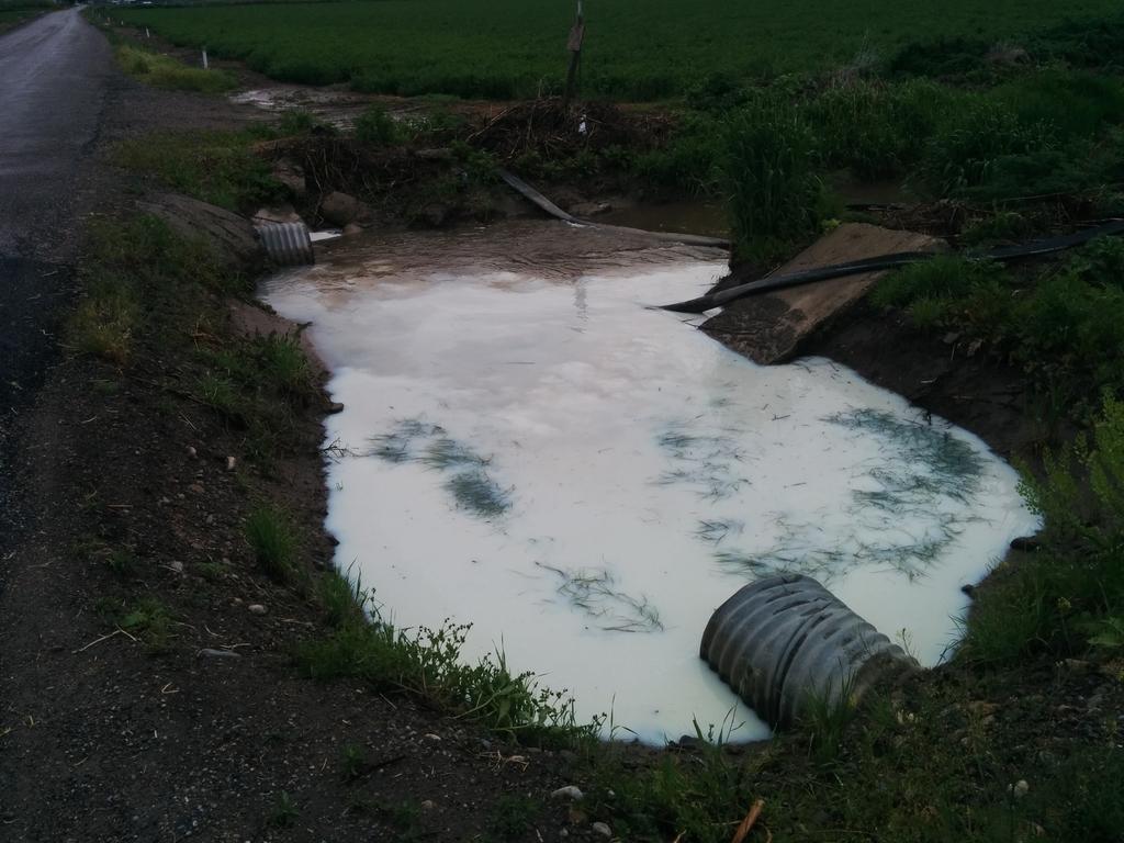 socalmormon's tweet photo. Overturned milk tanker on a section of road off limits to commercial vehicles. http://t.co/T0dEYaKJeg