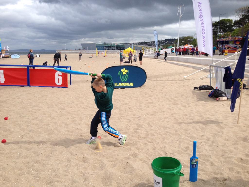 edward_smart's tweet photo. @GlamCricket lovely technique #PromXtra15 http://t.co/pApzuRkzAd