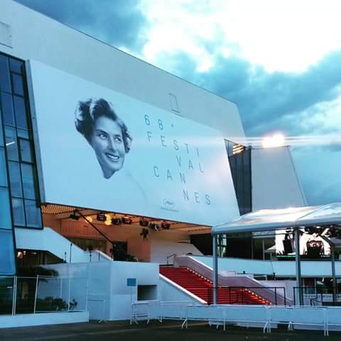 Adoriamo l'odore di red carpet appena cambiato #Cannes2015 #redcarpet #CannesFestival