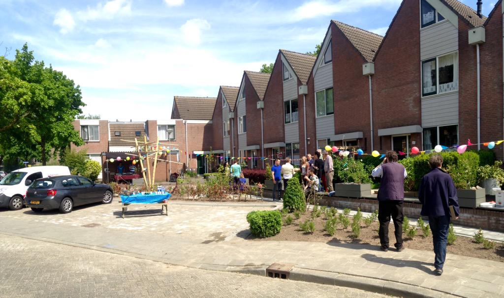 BosscheBoeren's tweet photo. Opening @typischdenbosch #verwonderstraat @shertogenbosch. http://t.co/op20sY2iAi