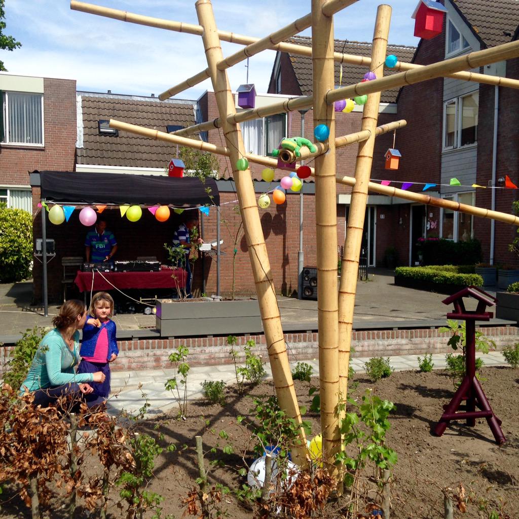 BosscheBoeren's tweet photo. Opening @typischdenbosch #verwonderstraat @shertogenbosch. http://t.co/op20sY2iAi