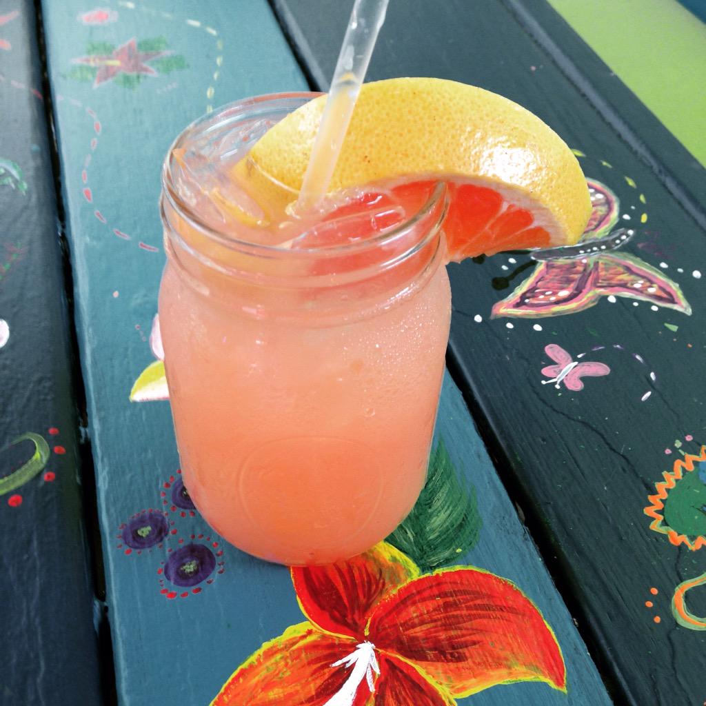 2bargirlz's tweet photo. #GrapeFruitCrush #amazing #sip #slurp #PicoftheWeek #fresh #cool #cocktails #cocktailporn http://t.co/9k7BCbcy12