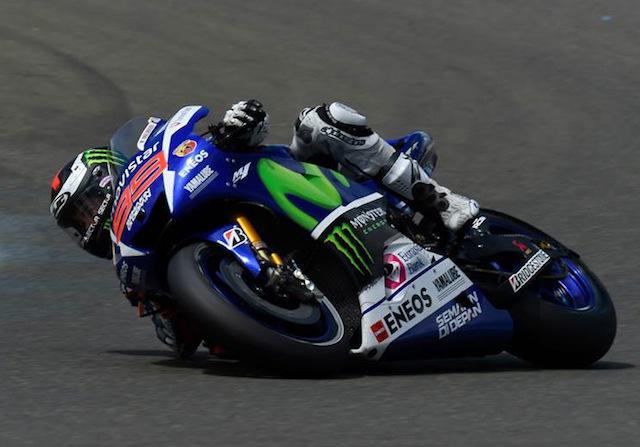 SportYou's tweet photo. Lorenzo machaca en Francia ante el desastre en Honda > http://t.co/HdNuhQUbA6 http://t.co/kRGT9QcY58
