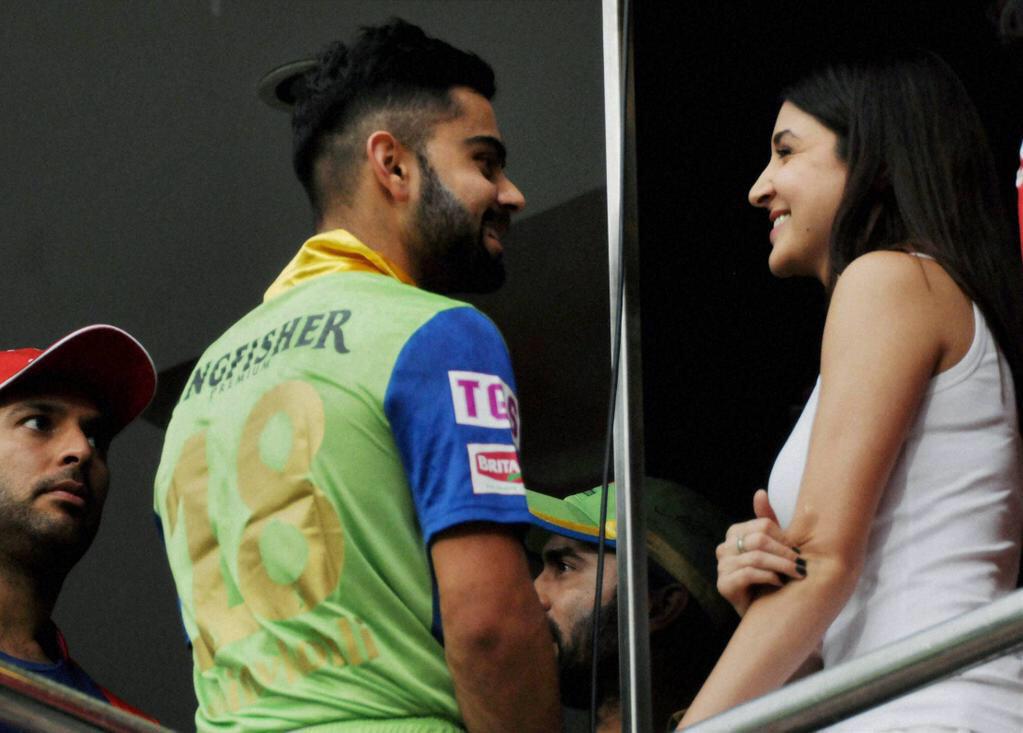 urbanpendu00's tweet photo. Haha look at Yuvi. 

"Saala jalta hai majnu" http://t.co/XD3sc8EMKg