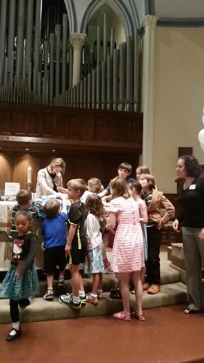 LutherPlace's tweet photo. Quilt Blessing before our Sunday School Students send their quilts to @LuthWorldRelief! #LPTogether http://t.co/zLGQN3Lw6g