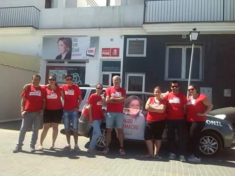psoeconil's tweet photo. A pesar del levante...mañana de reparto en la florida #NosUneConil #SaludCamachoAlcaldesa #VotaPsoe http://t.co/RpmdmstD6S