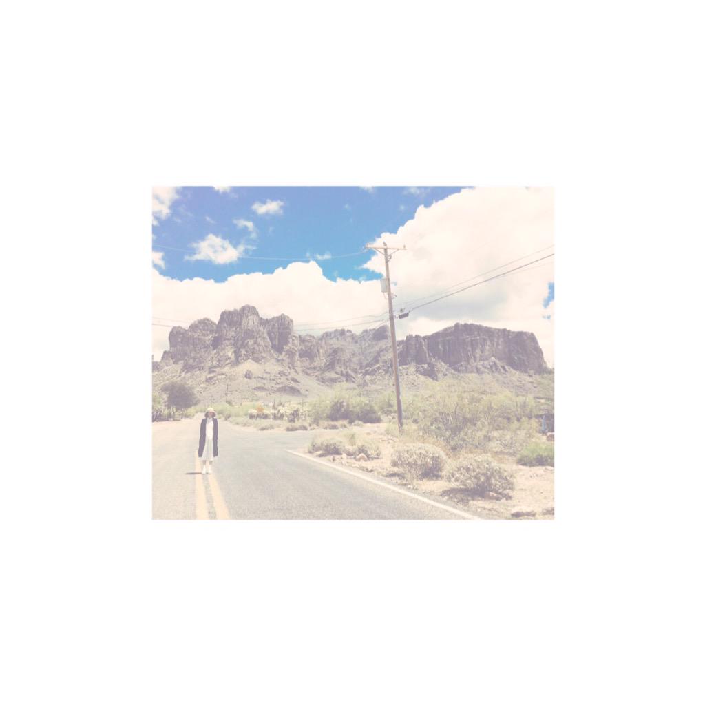 __miiikaa__'s tweet photo. 今日は��ストを忘れて、
1人で遠出して、
将来のこと考えて、
いい1日にしました🏃
おやすみ http://t.co/VkuMhHS3FJ