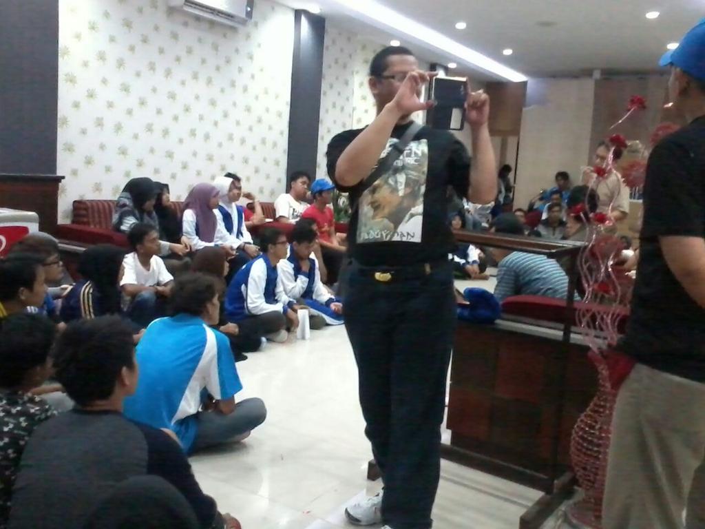Briefing semua kontingen <a href="/VOLIUINJKT/">Div. VOLI UIN JKT</a>  @Futsal_UINJkt <a href="/forsa_uinjkt/">UKM FORSA UIN JKT</a> <a href="/psmuinjkt/">PSM UIN JAKARTA</a> <a href="/ranita_uin/">KMPLHK RANITA UIN Syarif Hidyatullah Jakarta</a> dll. #PIONIR2015
