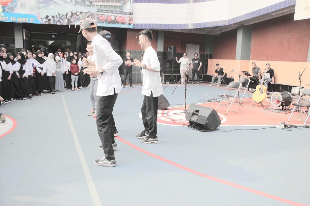 Almosh dance crew at smk putra bangsa 15 mei 2015