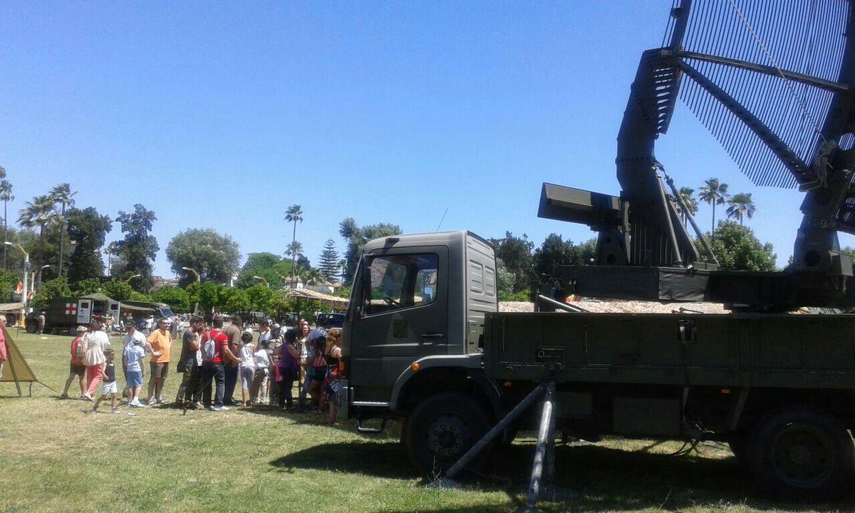 EjercitoAire's tweet photo. Finaliza una gran jornada de puertas abiertas en #ACARTablada de #Sevilla Gracias a todos por vuestra visita!! http://t.co/lPzShwtFBT
