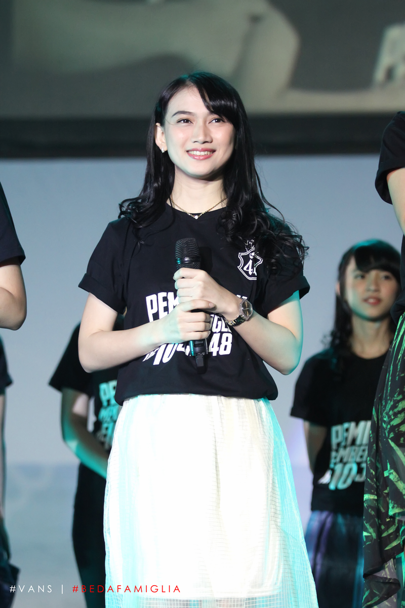BedaFamiglia's tweet photo. oke last ada teh @melodyJKT48 #ggmelo (smoga nti MU menang ya teh) http://t.co/h1k48R2l5G
