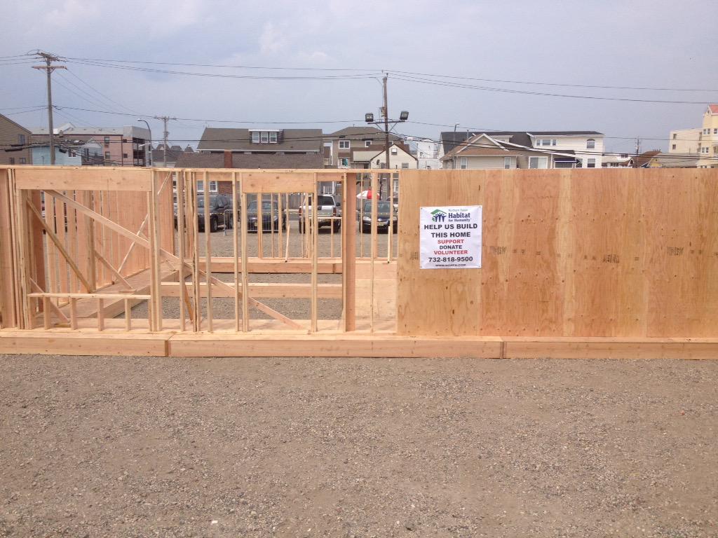 RebuilditUSA's tweet photo. house build at #jerseyshorefestival @TomsRiverOnline @thechrisbarron @ACPressOcean @NJShorePatch @NOH4H #JerseyShore http://t.co/ocSE3Jfjh7
