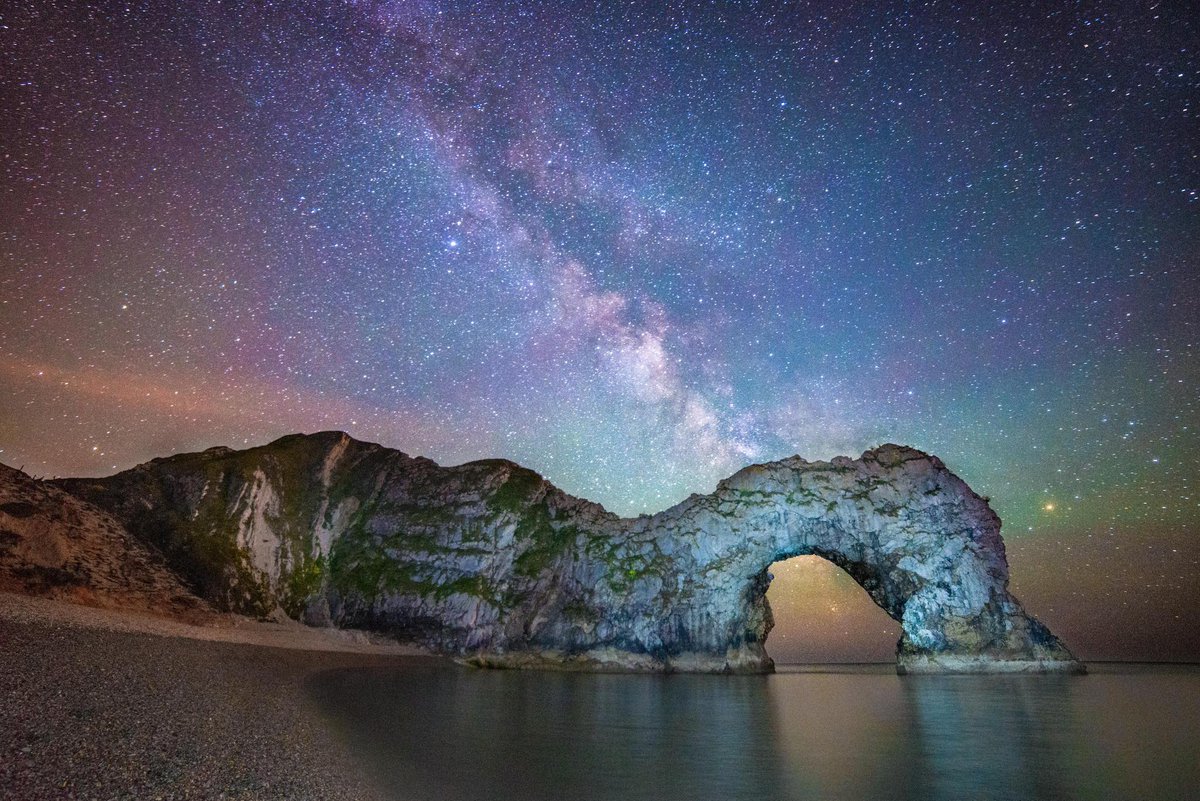places_of_earth's tweet photo. Durdle Door, England ✈️😍 http://t.co/BsrhHLQnqo