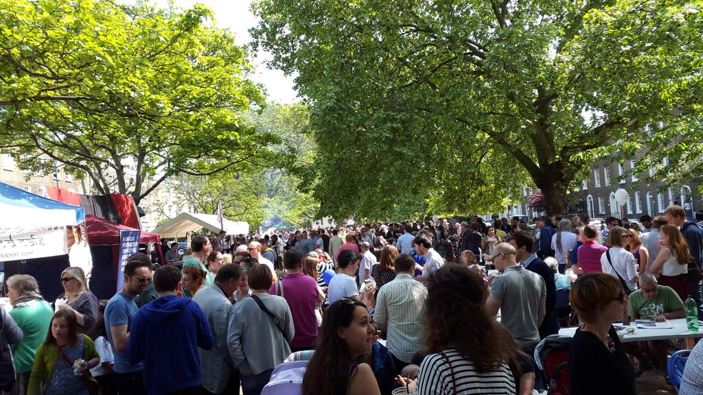 PlanAbby's tweet image. So much fun @ #Kennington Fête @CleaverSquare! Joined @KenParkFriends, bought @BeeUrbanLondon honey, ate @TheKTLondon