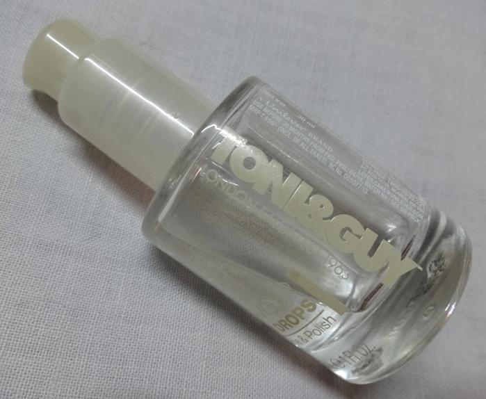 IndianMakeup's tweet photo. This serum by @Hair_WardrobeIN makes ur hair look glamorous by taming frizz &amp; adding shine! http://t.co/E8VK8mVBWI http://t.co/5sVzHU3DSl