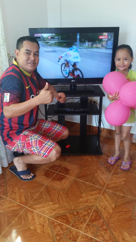 divi2006's tweet photo. #GiroxESPN conectado con el giro y esperando el triunfo del Barcelona http://t.co/lSZAaV6ioi