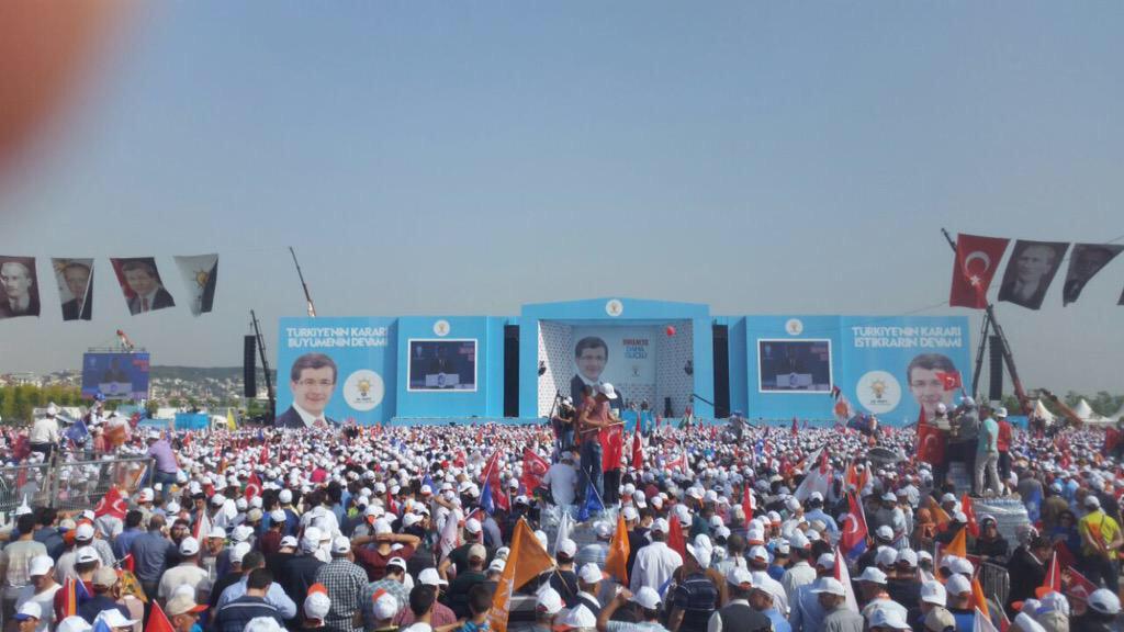 sekosrkan's tweet photo. İSTANBUL TARIHI KALABALIKLA DOLUYOR http://t.co/FFmZK7hFrd