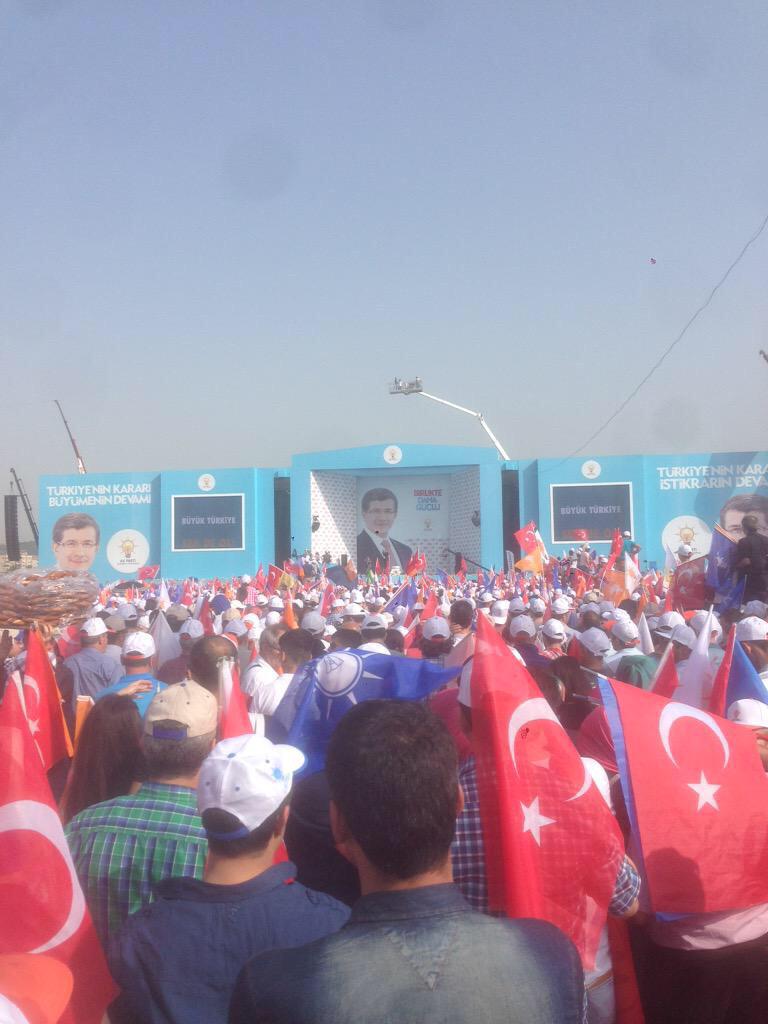 sekosrkan's tweet photo. İSTANBUL TARIHI KALABALIKLA DOLUYOR http://t.co/FFmZK7hFrd