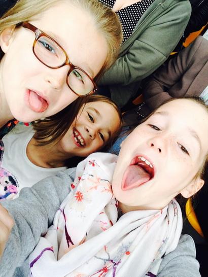HutchinMichelle's tweet photo. Selfie time @sellebrity #jamiesgame http://t.co/CDzes654H0