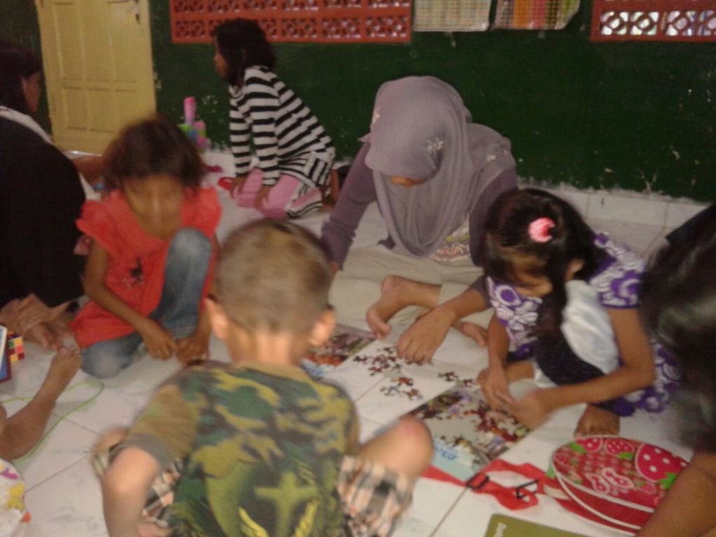 RBNusantara's tweet photo. Wiii main puzzel dengan adik-adik di @RBNusantara sunggu menyenangkan :) http://t.co/TJulwxaJYD