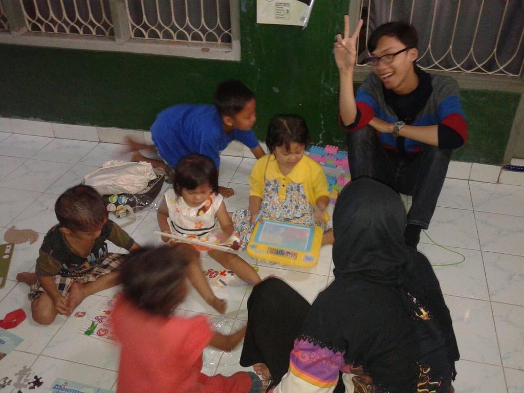 RBNusantara's tweet photo. Semangat buat ka @Idadidut yang setia mengajarkan kamu di @RBNusantara http://t.co/BJxrWt7YJm