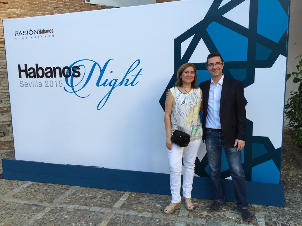 MarceGamezLl's tweet photo. Habanos Night 2015 en Sevilla. Fantástico con Trinidad Vigía y Montecristo 80 Aniversario. http://t.co/ZL9gE4REFr