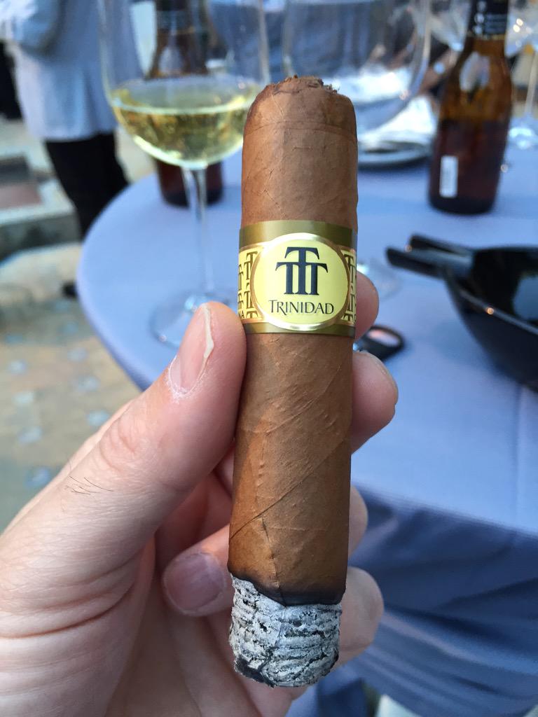 MarceGamezLl's tweet photo. Habanos Night 2015 en Sevilla. Fantástico con Trinidad Vigía y Montecristo 80 Aniversario. http://t.co/ZL9gE4REFr