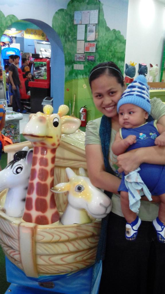 junalyn70715212's tweet photo. Gala ni baby for his 4 th mos.#grandopening #smSanmateo http://t.co/RMzf64E69Z