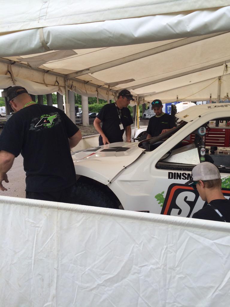 atturotires's tweet photo. Race prep is underway for the 1st time this weekend after rain delays #atturotires #TORC #43prolight @Travisdinsmore http://t.co/w6C5gOKDMI