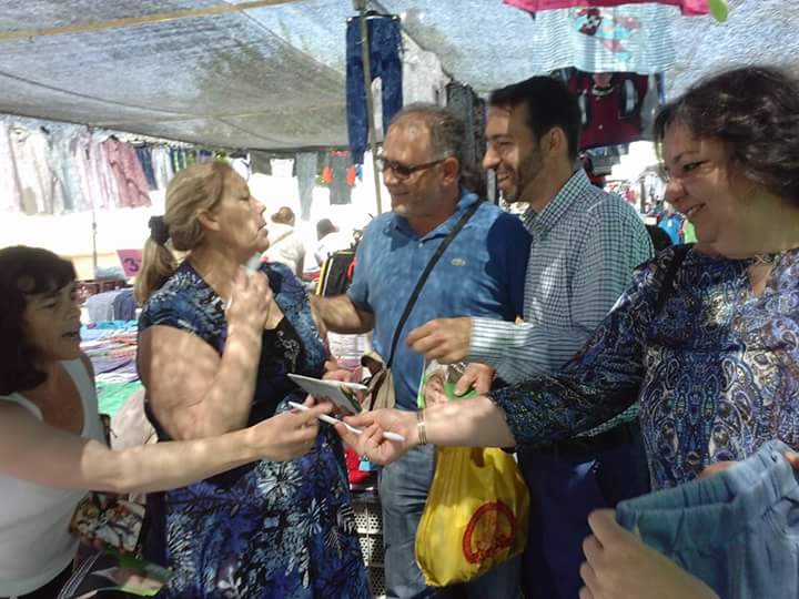 PAJerez2015's tweet photo. @SantiagoCasal en el mercadillo de Guadalcacín junto con el candidato de la pedanía @JuanMCardenas15 #VotaPA http://t.co/ImgvWHlXsU