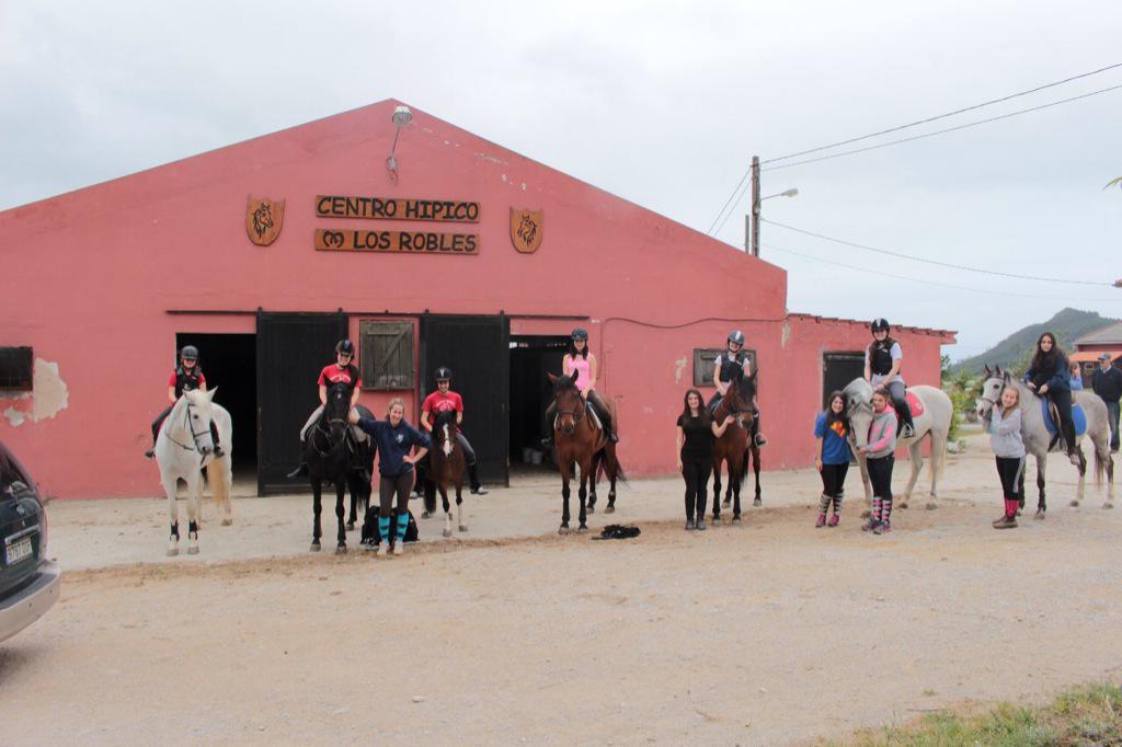 imprecisae's tweet photo. Existe una segunda familia que se elige y yo no pude hacer mejor elección 😍👪💕🐴 http://t.co/GsVPINdh6Q