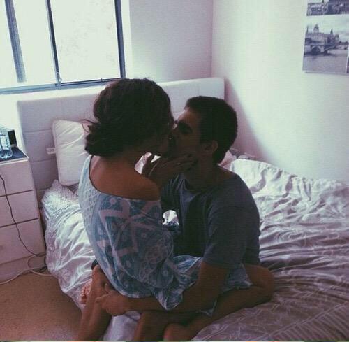 PostPerfCouples's tweet photo. Et si on passait la fin de notre vie bras dans les bras. http://t.co/k2VZupQbKs