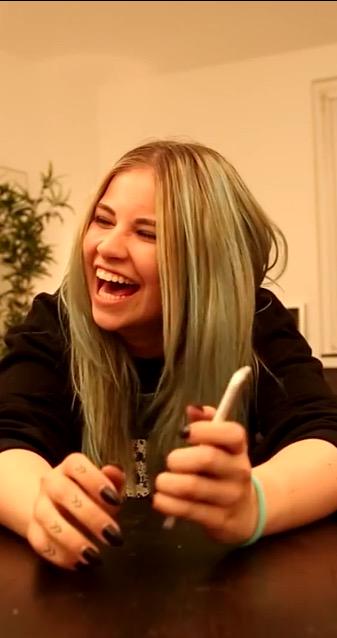 sophiersmn's tweet photo. Dieses Lächeln kann ihr keiner nehmen ❤️☺️

@LifeWithMelina http://t.co/V6Z51jgQO9